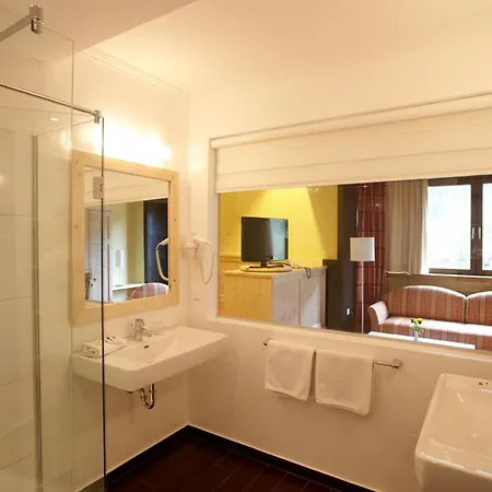 Hotel Familiengut Burgstaller Dobriach