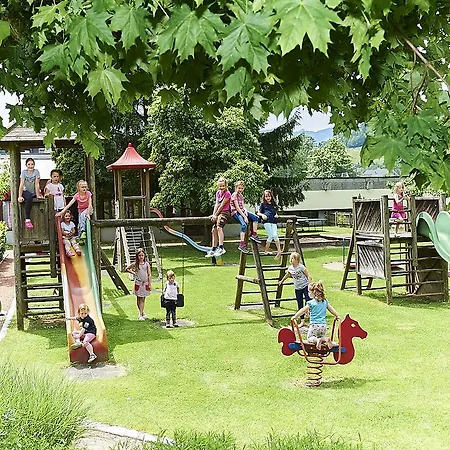 Hotel Familiengut Burgstaller 4*